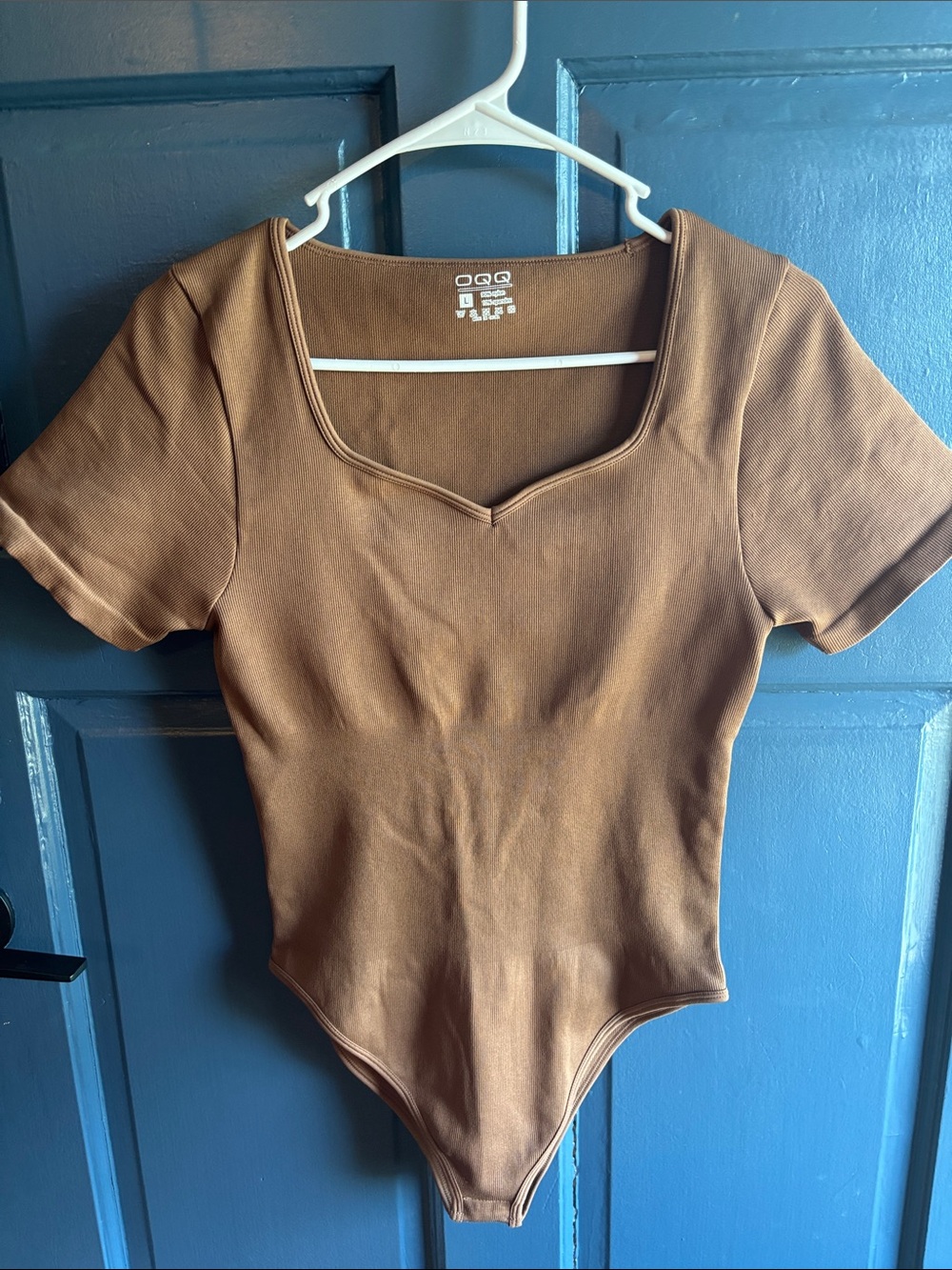 OQQ Scoop-Neck Short Sleeve Bodysuit in Brown